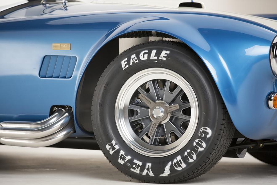  Shelby Cobra 427 50th Anniversary Edition 2015 года  (фото 5 из 9)